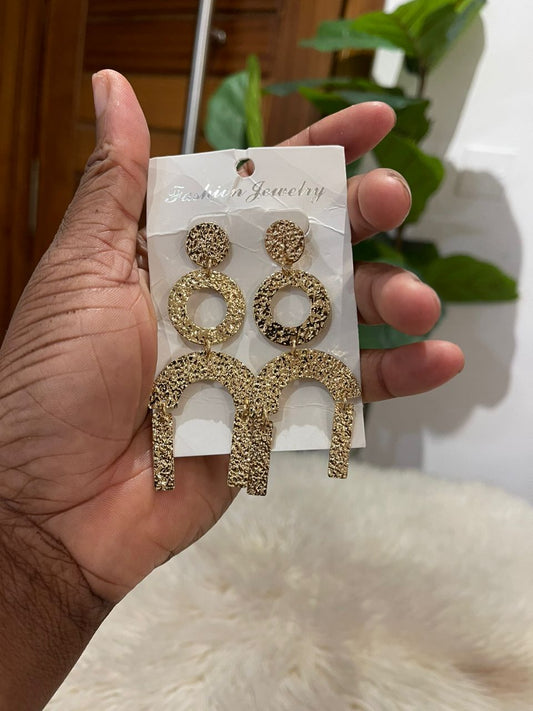 Gold detailed drop earring