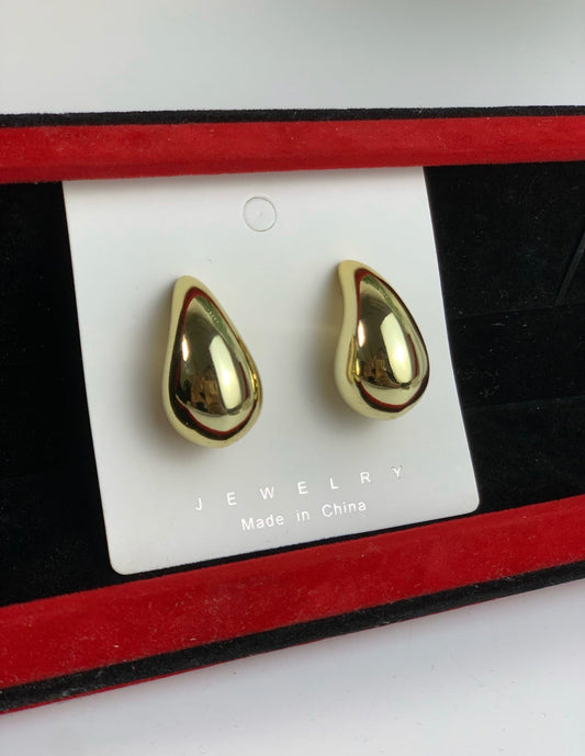 Gold teardrop earring