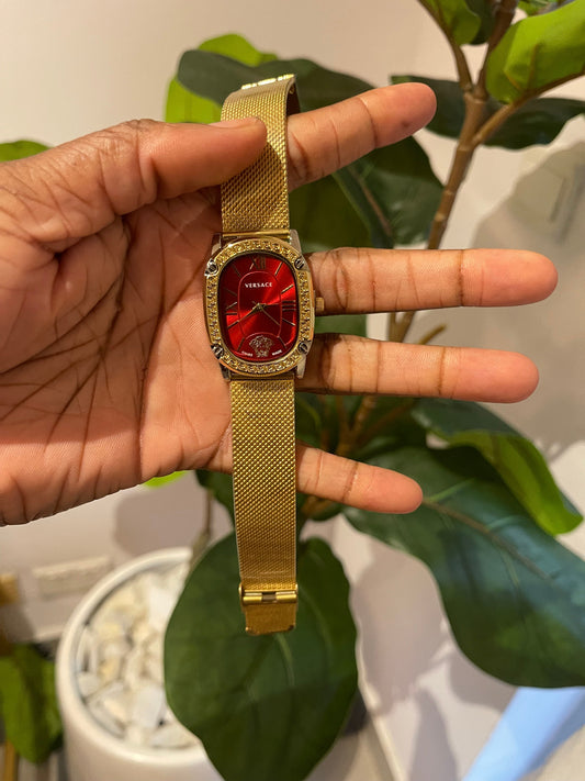 Gold red mesh wristwatch