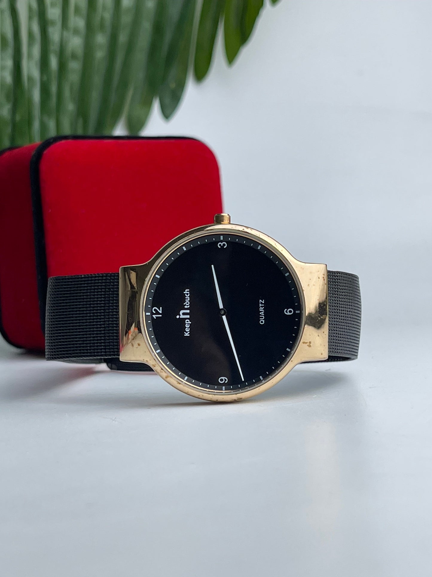 Keeping in touch gold and Black mesh wristwatch