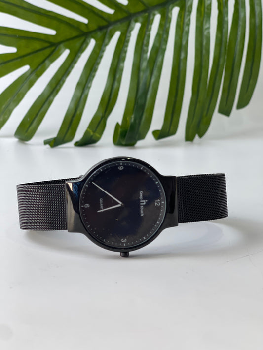 Keeping in touch black mesh wristwatch