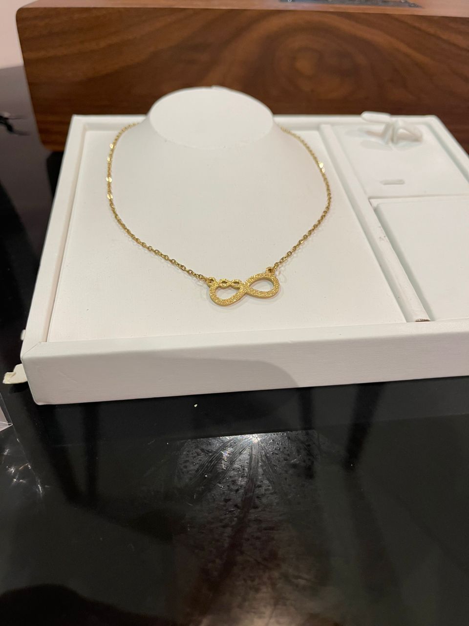 Gold infinity necklace