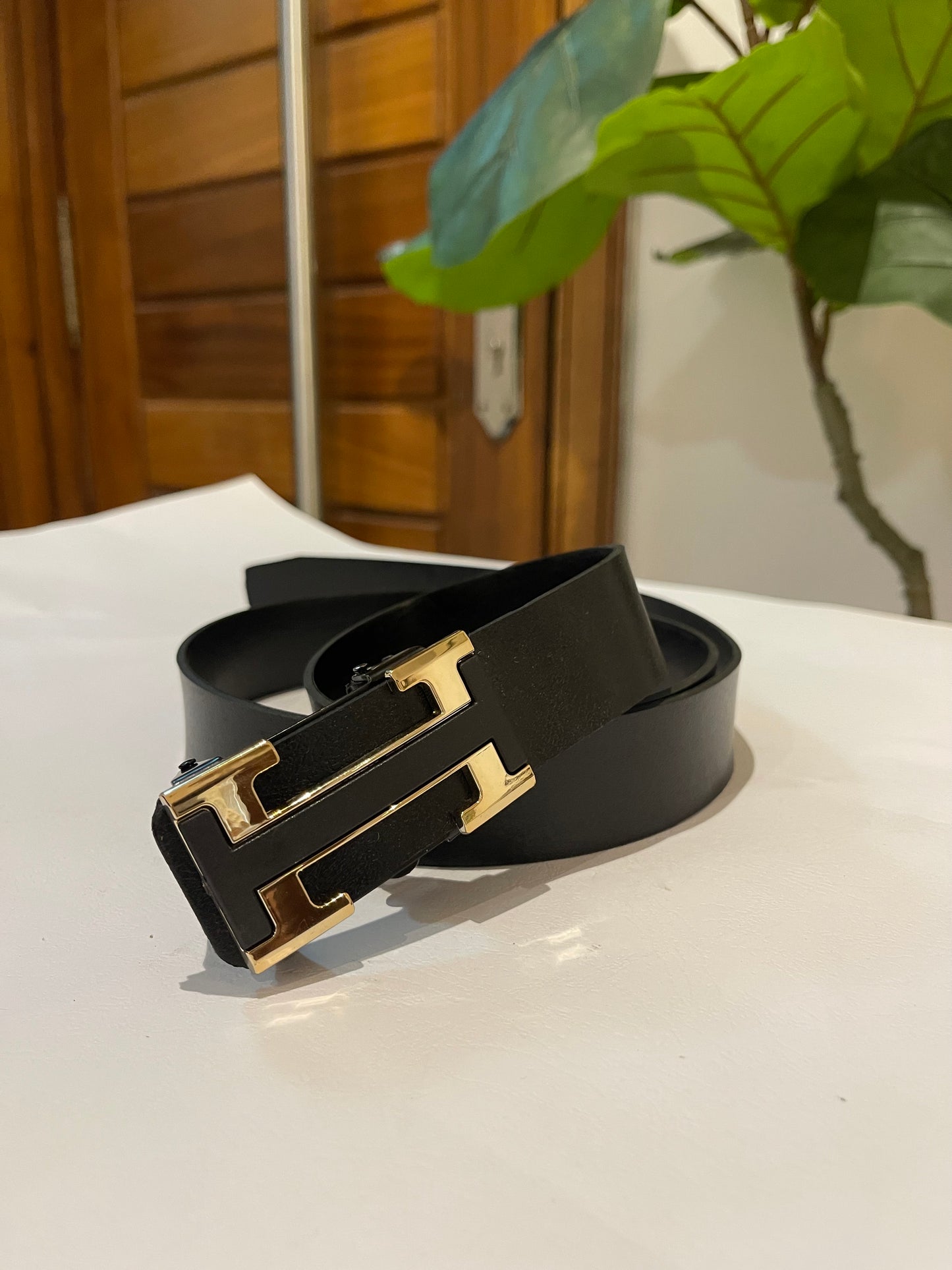 Black leather Belt H (size 8-16)