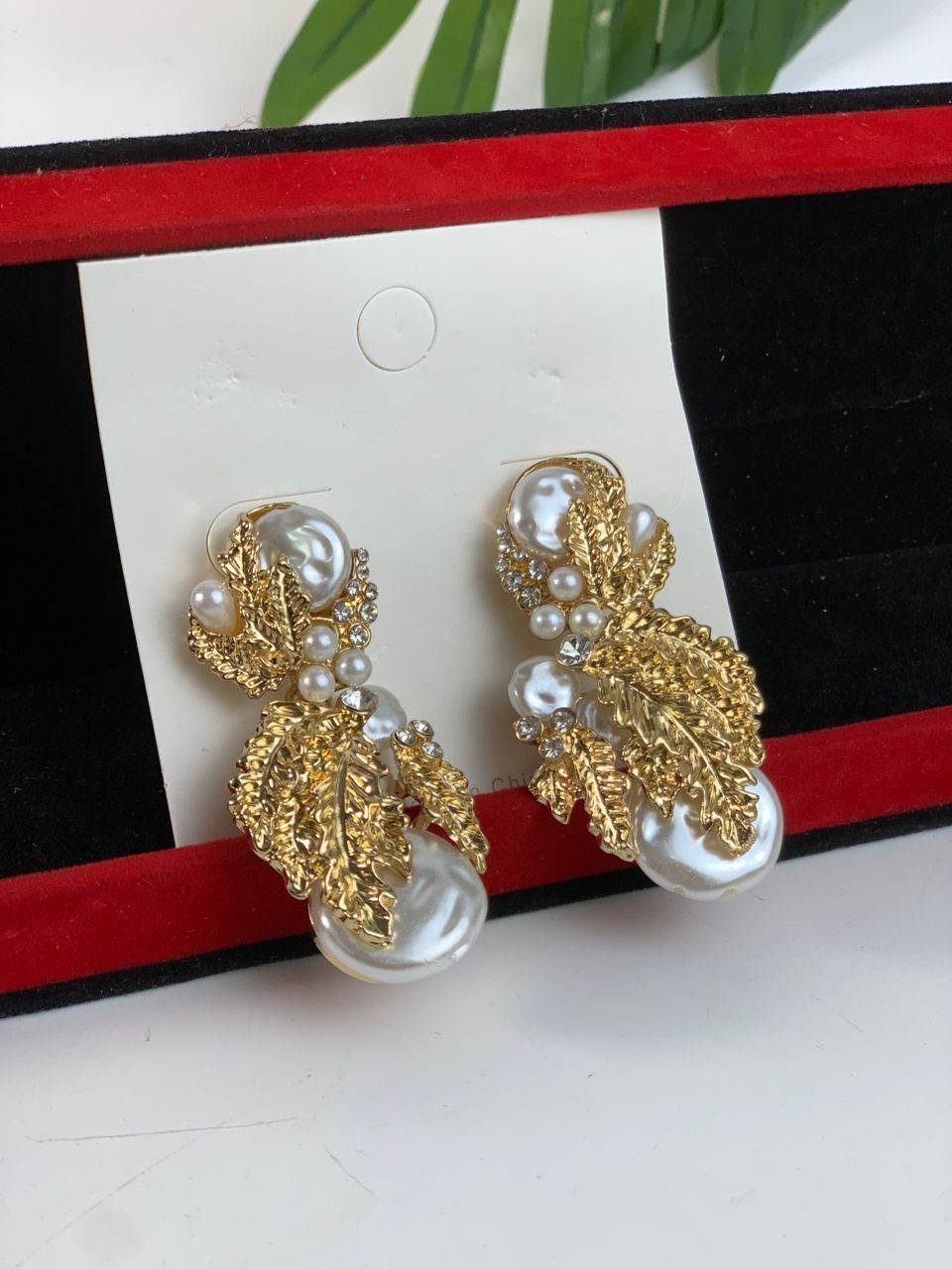 Gold royalty detailed earring